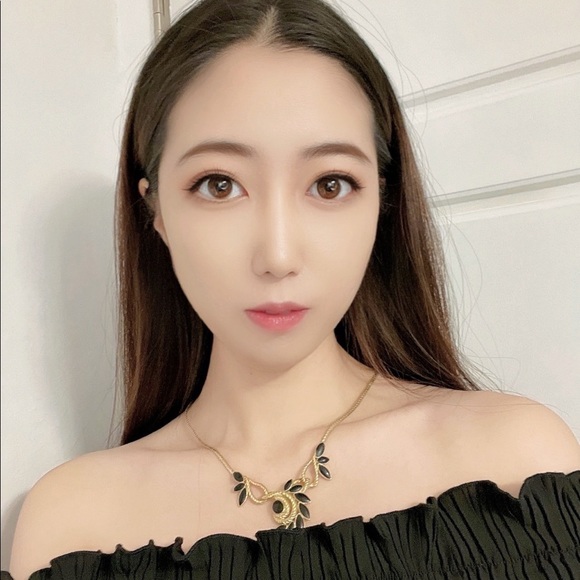 ✨Rare Vintage Trifari Black Ornate Pendant Necklace - Picture 2 of 2